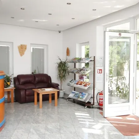 Pensionat Triple Starigrad 3333f 4*