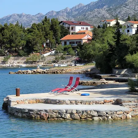 Triple Starigrad 3333f Affittacamere