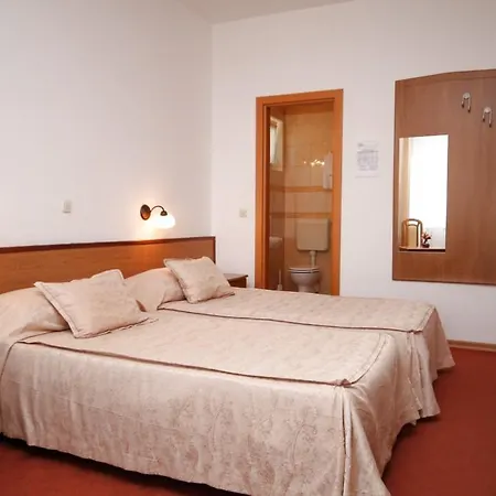 Triple Starigrad 3333f